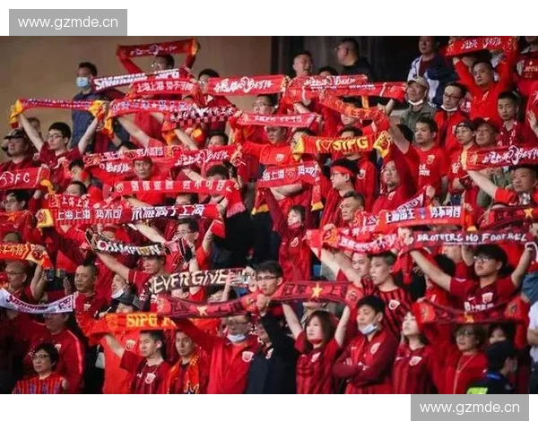 上海上港足球俱乐部崛起之路：从崭新力量到中国足坛劲旅的蜕变与挑战